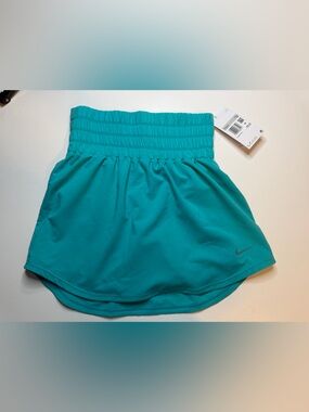 NWT- XS- Women's Nike Skort